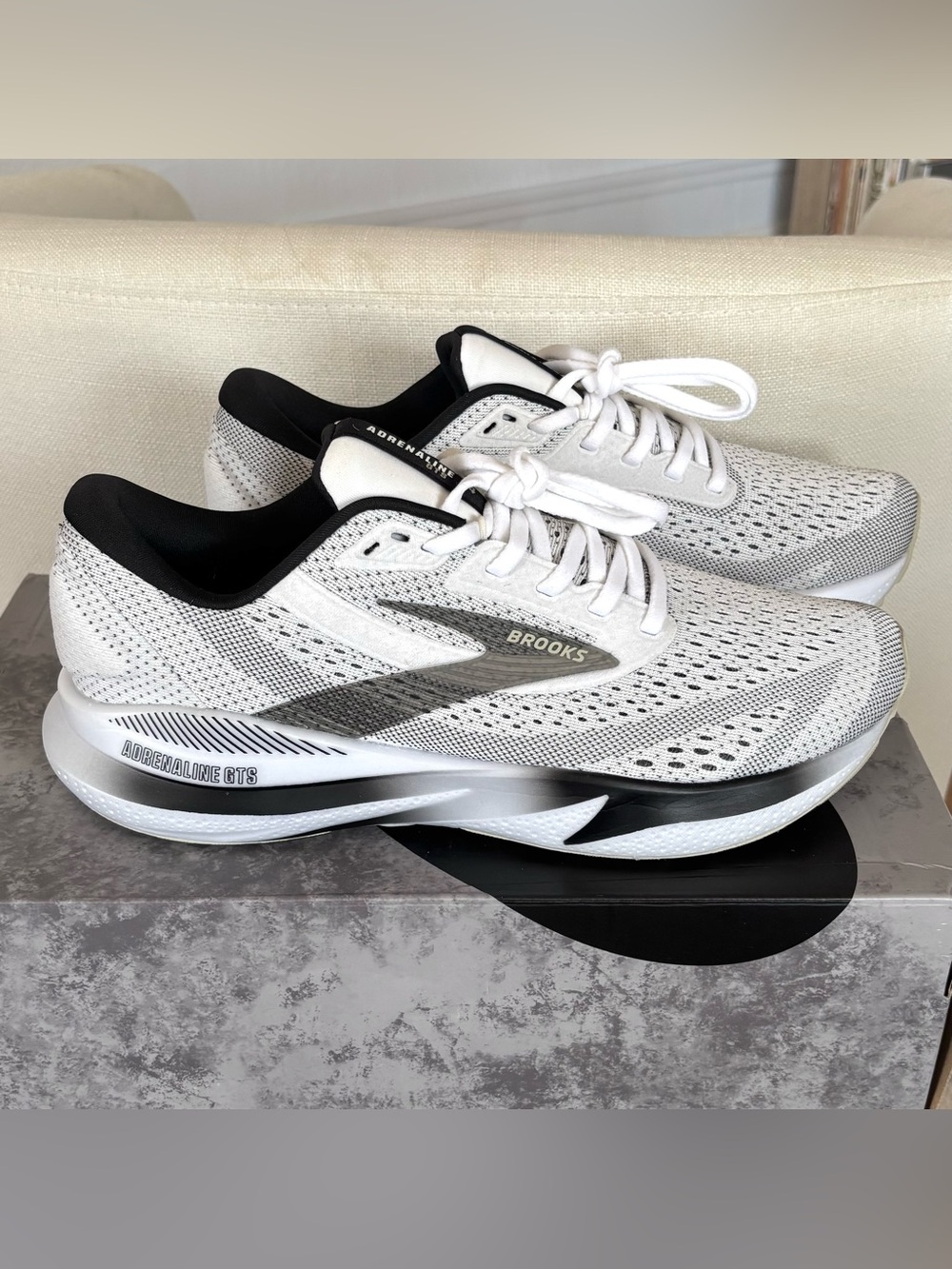 Brooks Adrenaline GTS 24 Black White Pelican Men’s 8 Women’s 9.5